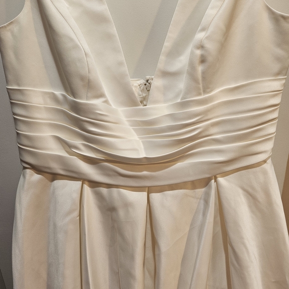 Elegant White Midi Dress - Picture 2 of 3